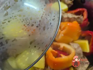 Крок 13: Свинина, тушкована з овочами