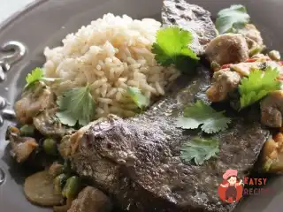 Смажена печінка з грибами в азіатському стилі