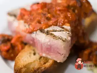 Брускетта з пармською шинкою та томатною приправою