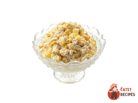 Салат з куркою та ананасами класичний.