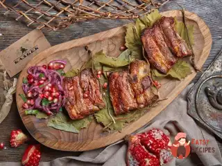 Свинячі ребра в аджику