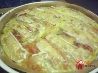 Кіш з лососем та камамбером