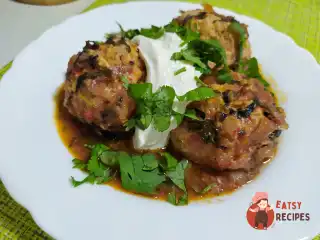 Тефтелі в томатному соусі з пряними травами