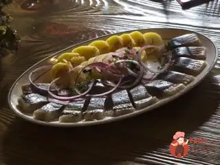 Оселедець з гарніром