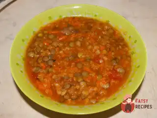 Сочевичний суп з томатами