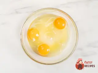 Крок 3: Шарлотка з брусницею