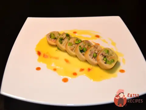 Кальмар фарширований палтусом та фореллю з соусом берблан