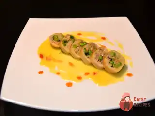 Кальмар фарширований палтусом та фореллю з соусом берблан