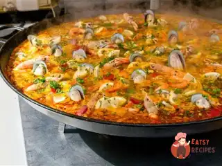 Паелья з морепродуктами та чорізо