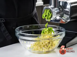 Крок 4: Котлети з капустою з гострим соусом