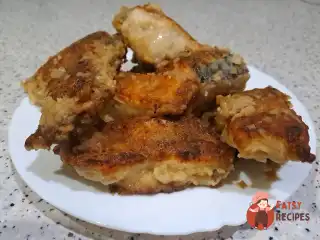 Щука на сковороді з цибулею та соєвим соусом