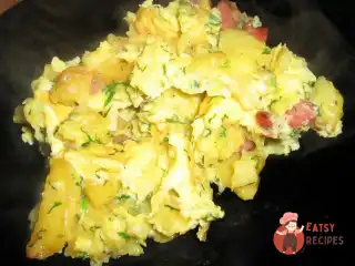 Смажена картопля з яйцем