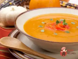 Гарбузовий суп з яблуками та спеціями