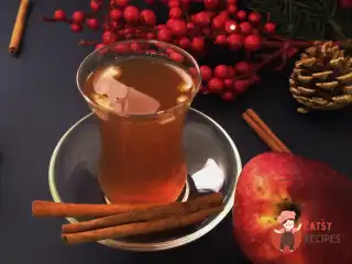 Коричневий чай з яблуком, апельсином та м'ятою