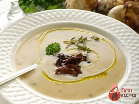 Грибний крем-суп з кедровими горішками
