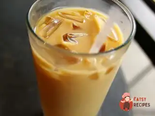 Кавово-вершковий коктейль із самбукою