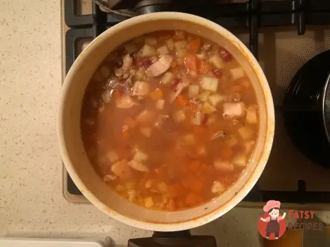 Гречаний суп з куркою