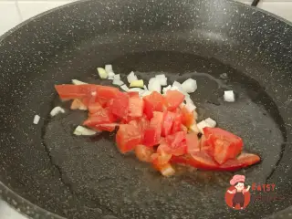 Крок 5: Шакшука з шинкою