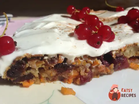 Морквяний пиріг із сирним кремом