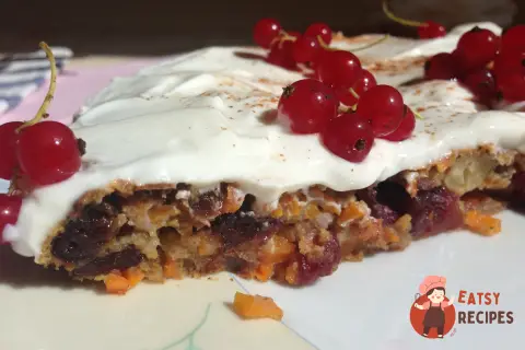 Морквяний пиріг із сирним кремом