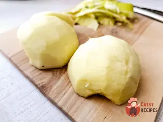 Крок 4: Бісквіт зі сливами та яблуками