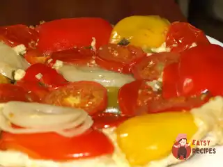 Овочевий тарт із помідорами, болгарським перцем, цибулею
