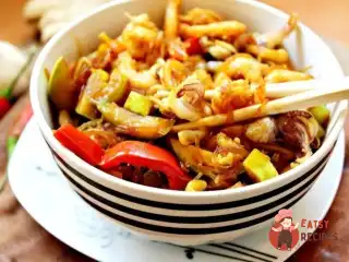 Фунчоза з овочами та морепродуктами