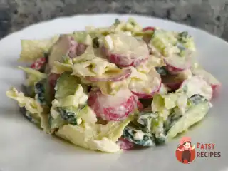 Салат з редискою та яйцем