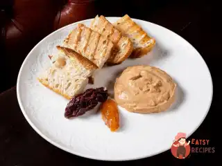 Качиний паштет з цибулею конфі