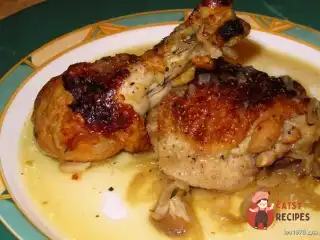 Курка тушкована з чебрецем