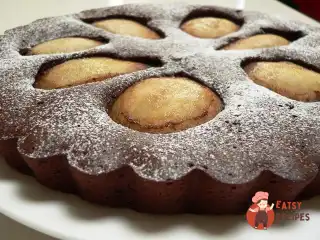 Шоколадний пиріг із яблуками