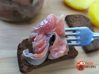 Малосольна горбуша в олійній заливці