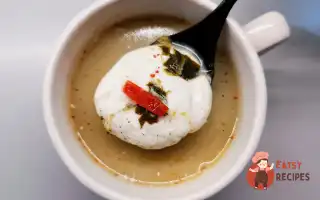 Зелені щі з перепілкою