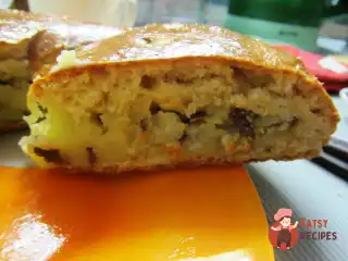 М'ясний пиріг з картоплею на тесті кефіру.