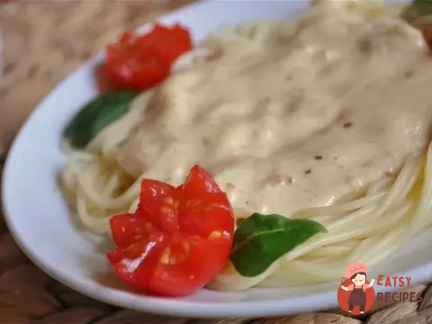 Спагетті із сирним соусом