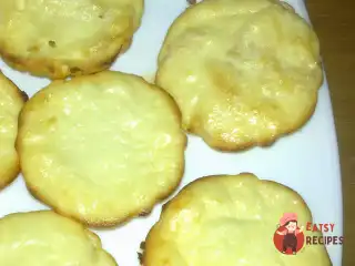 Повітряна сирна запіканка з молоком