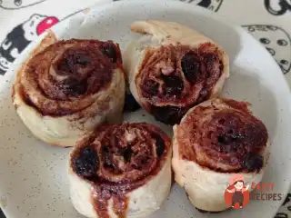 Завитки з корицею та родзинками