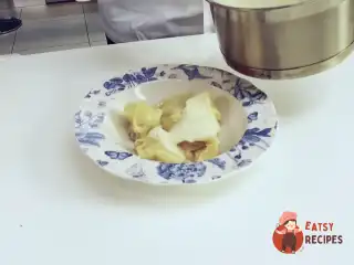 Пельмені з лососем та соусом з березового соку