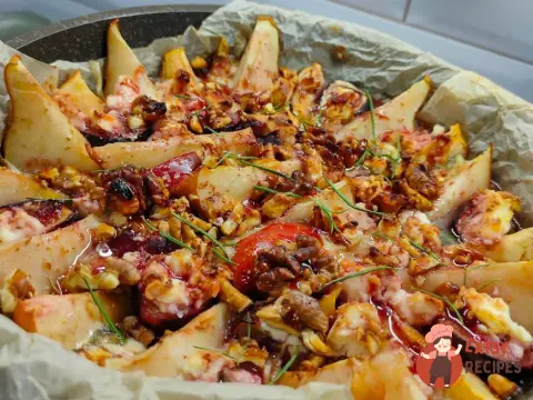 Запечені фрукти з сиром та горіхами