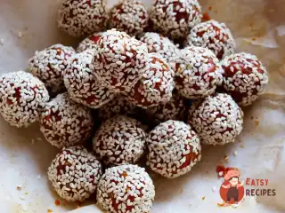 Халва з моркви з молоком, мигдалем, кунжутом, кардамоном та імбиром (Gajjar Halwa)