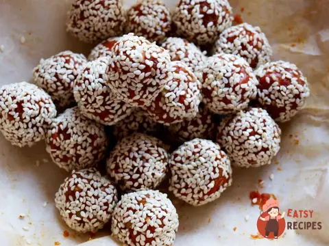 Халва з моркви з молоком, мигдалем, кунжутом, кардамоном та імбиром (Gajjar Halwa)