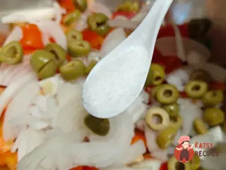 Крок 8: Грецький салат з оливками та фетою