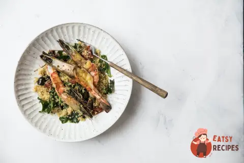 Салат з креветками, кускусом та олією з куркумою