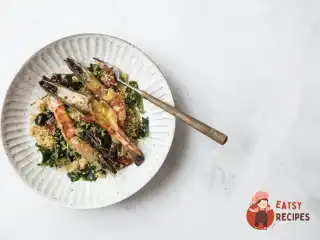 Салат з креветками, кускусом та олією з куркумою