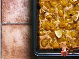 Пиріг на кефірі з жовтим кумкватом.