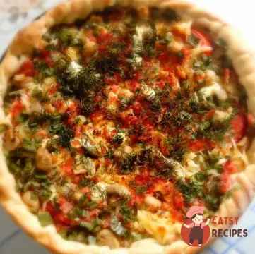 Літня піца з ковбасою та овочами