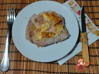 Свинячі відбивні в яйці