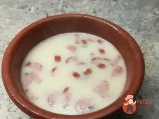 Сирний суп із мисливськими ковбасками