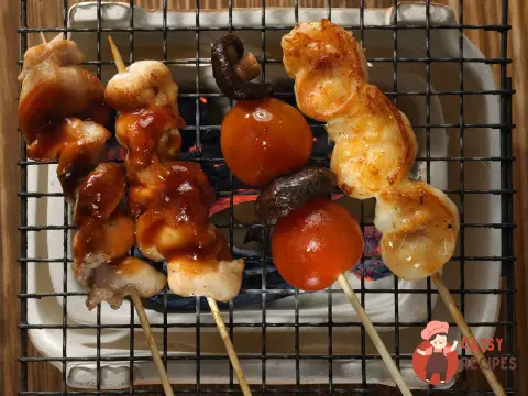 Шашлички з курки, креветок та овочів