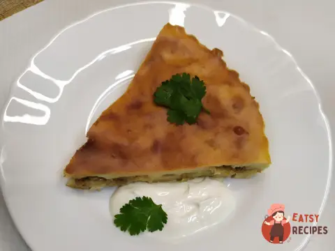 Заливний пиріг з капустою та фаршем